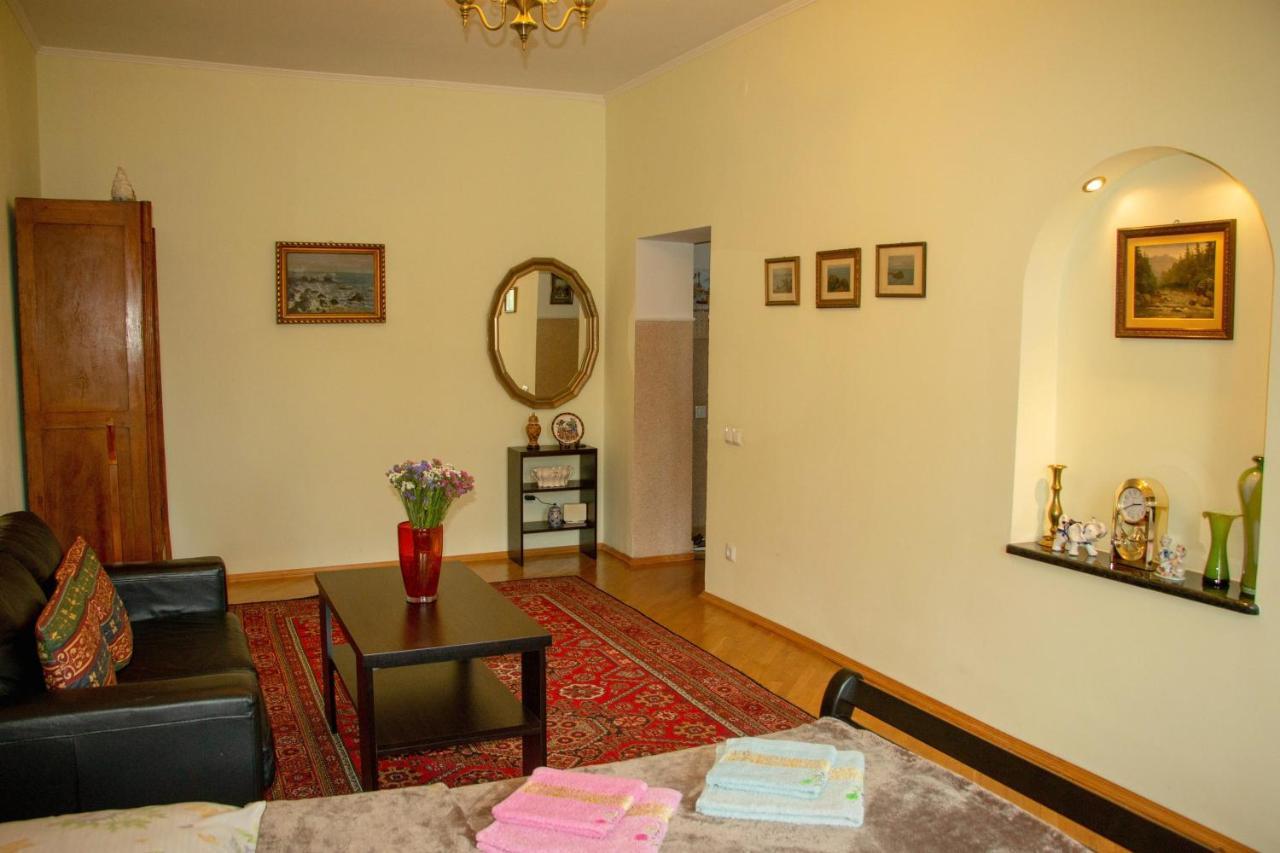 The Heart Of Lviv Apartamento Exterior foto