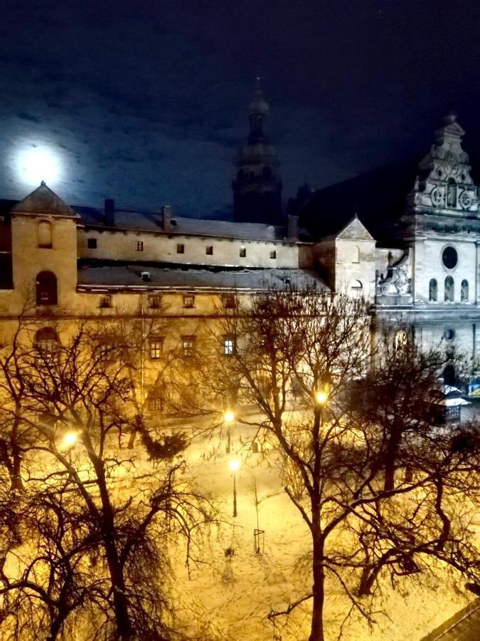 The Heart Of Lviv Apartamento Exterior foto